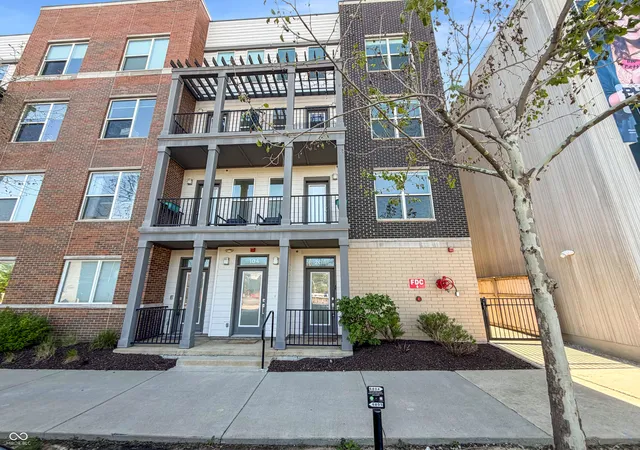 Condo for sale at 727 N Illinois St #UNIT 208, Indianapolis, IN 46204 | MLS# 22083076