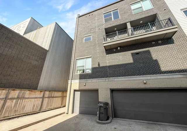 Photo 4 of Condo for sale at 727 N Illinois St #UNIT 208, Indianapolis, IN 46204 | MLS# 22083076 | Listing updated on 2026-09-18