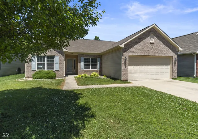 Photo 2 of Sale Pending at 5844 Edelle Dr, Indianapolis, IN 46237 | MLS# 22083123 | Listing updated on 2026-09-19