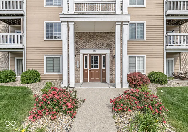 Homes for sale in Indianapolis, IN | 6509 Emerald Hill Ct #102, Indianapolis, IN 46237 | MLS# 22083345