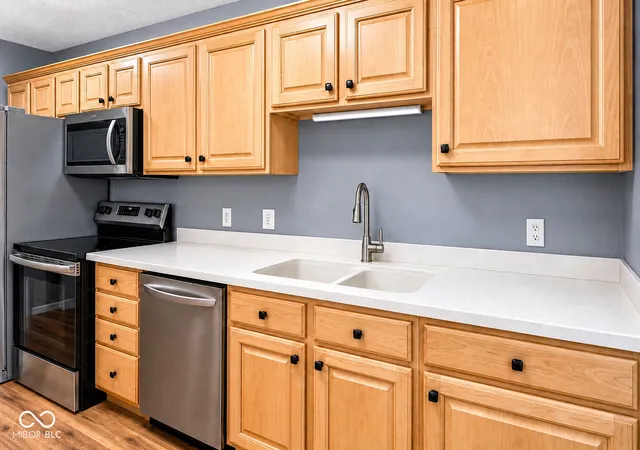 Homes for sale in Indianapolis, IN | 6509 Emerald Hill Ct #102, Indianapolis, IN 46237 | MLS# 22083345