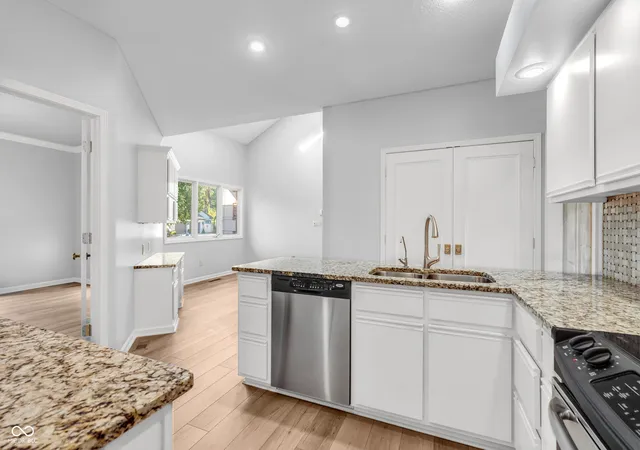 4th image of 958 Tamarack Circle North Dr, Indianapolis, IN 46260 | MLS# 22083738