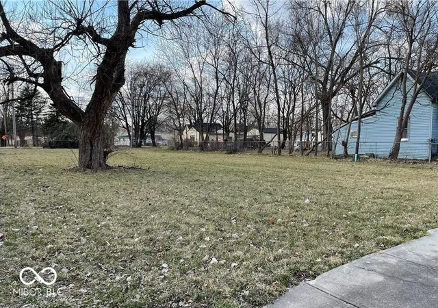1st image of 2215 Locust St, Anderson, IN 46016 | MLS# 22083788