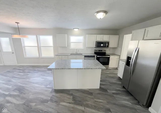Photo 2 of Sale Pending at 10142 Sandcherry Ln, Indianapolis, IN 46236 | MLS# 22083886 | Listing updated on 2026-09-24