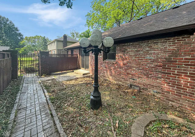 5th image of 6811 Kingman Dr, Indianapolis, IN 46256 | MLS# 22083896