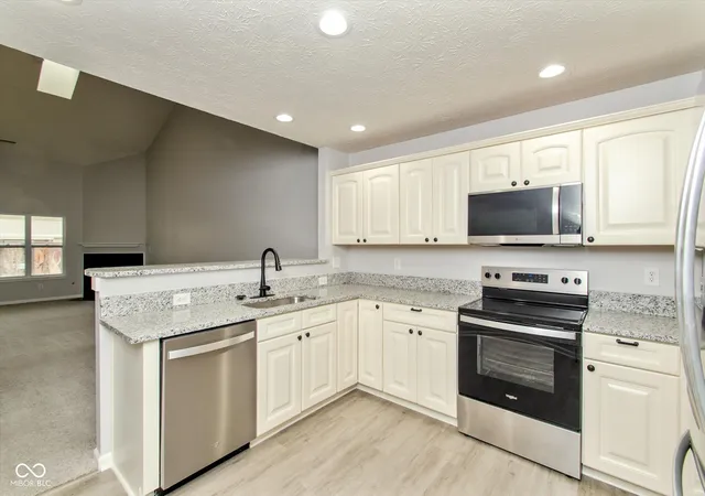 Photo 2 of Single family home for sale at 12140 Black Hills Dr, Fishers, IN 46038 | MLS# 22084027 | Listing updated on 2026-10-27