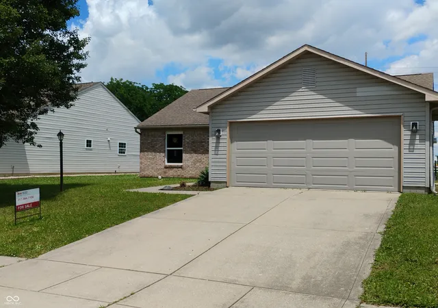 Homes for sale in Indianapolis, IN | 9714 Treyburn Lakes Dr, Indianapolis, IN 46239 | MLS# 22084237