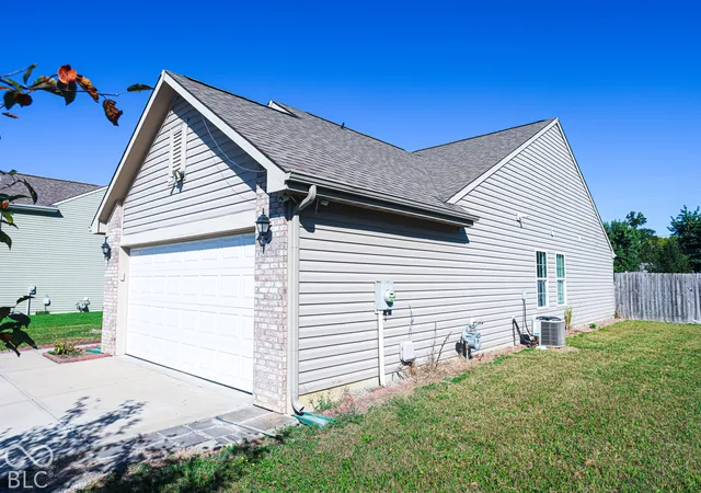 Photo 2 of Single family home for sale at 922 Beal Way, Indianapolis, IN 46217 | MLS# 22084345 | Listing updated on 2026-10-05