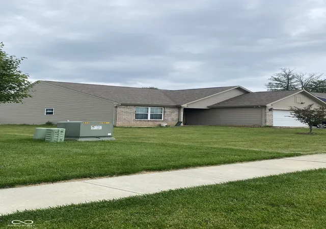 Photo 2 of Single family home for sale at 922 Beal Way, Indianapolis, IN 46217 | MLS# 22084345 | Listing updated on 2026-08-25