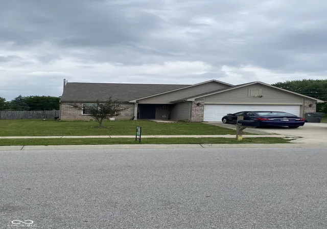 Photo 3 of Single family home for sale at 922 Beal Way, Indianapolis, IN 46217 | MLS# 22084345 | Listing updated on 2026-08-25