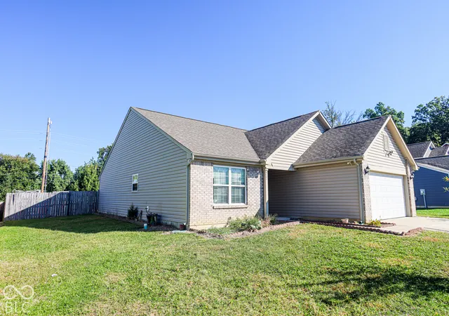 Photo 3 of Single family home for sale at 922 Beal Way, Indianapolis, IN 46217 | MLS# 22084345 | Listing updated on 2026-10-05