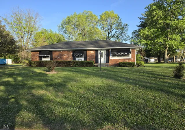 Homes for sale in Indianapolis, IN | 6085 Northland Rd, Indianapolis, IN 46228 | MLS# 22084615