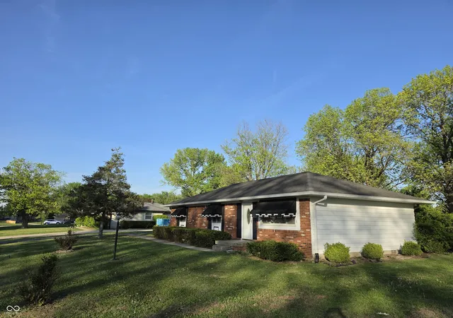 Homes for sale in Indianapolis, IN | 6085 Northland Rd, Indianapolis, IN 46228 | MLS# 22084615