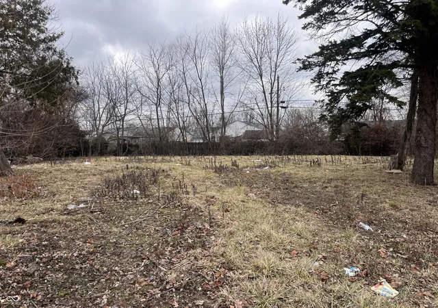 Photo 1 of Sale Pending at 9907 Strathmore Ct, Indianapolis, IN 46235 | MLS# 22084897 | Listing updated on 2026-03-10