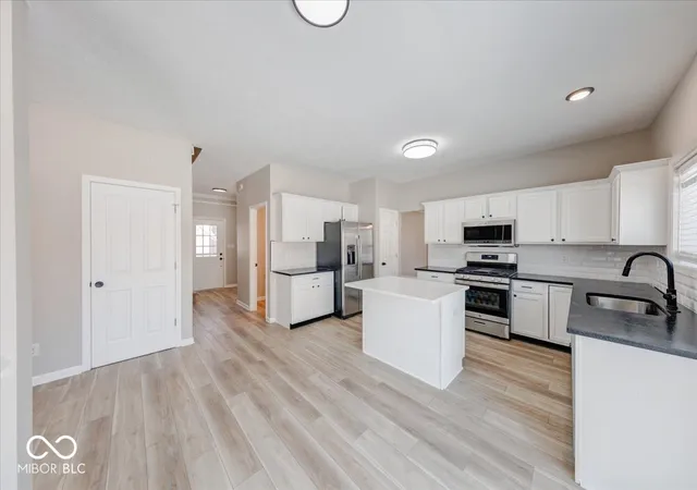 Photo 3 of Sale Pending at 10744 Putnam Pl, Carmel, IN 46032 | MLS# 22085233 | Listing updated on 2026-08-10