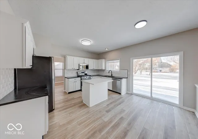 Photo 3 of Sale Pending at 10744 Putnam Pl, Carmel, IN 46032 | MLS# 22085233 | Listing updated on 2026-08-10