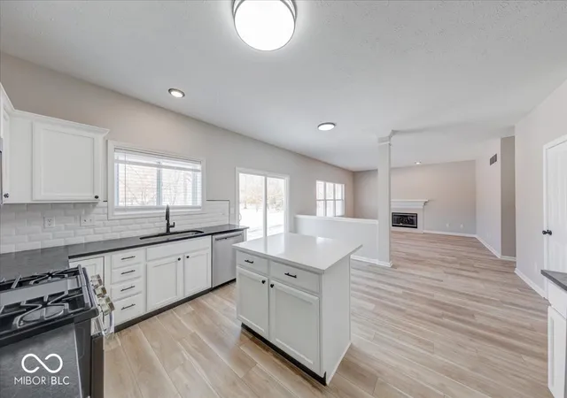 Photo 4 of Sale Pending at 10744 Putnam Pl, Carmel, IN 46032 | MLS# 22085233 | Listing updated on 2026-08-10