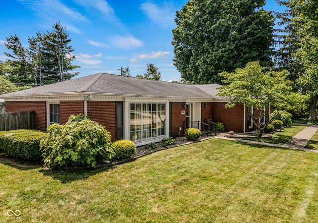 1st image of 1511 Crescent Dr, Columbus, IN 47203 | MLS# 22085268