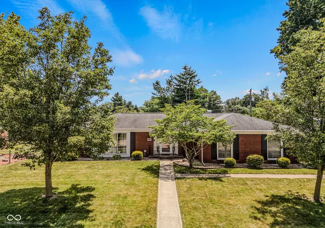 2nd image of 1511 Crescent Dr, Columbus, IN 47203 | MLS# 22085268