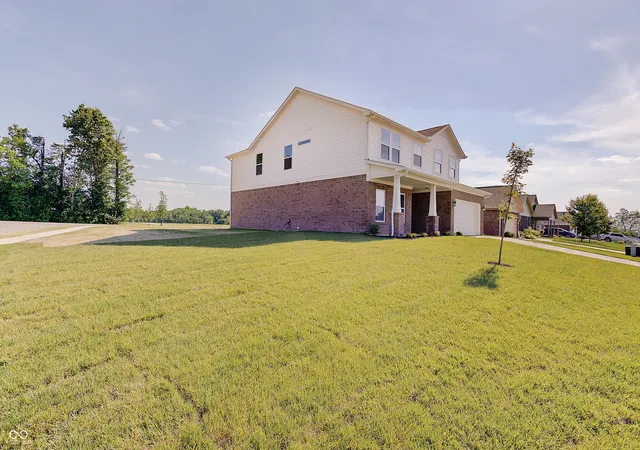 Photo 2 of Single family home for sale at 4975 E Daisy Ln, Mooresville, IN 46158 | MLS# 22085327 | Listing updated on 2026-09-17