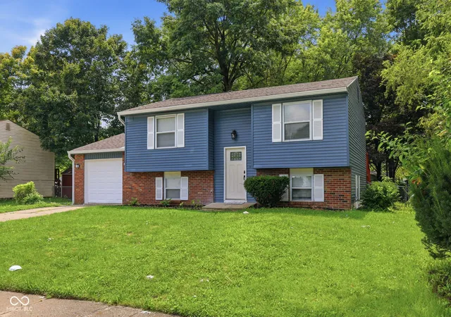 Photo 2 of Single family home for sale at 11345 Mcdowell Dr, Indianapolis, IN 46229 | MLS# 22085335 | Listing updated on 2026-10-01