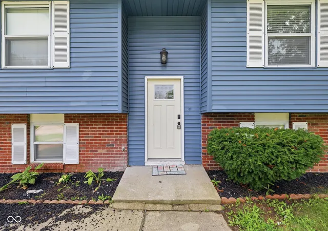 Photo 3 of Single family home for sale at 11345 Mcdowell Dr, Indianapolis, IN 46229 | MLS# 22085335 | Listing updated on 2026-10-01
