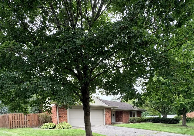 2nd image of 1327 Walston Ct, Indianapolis, IN 46260 | MLS# 22085404