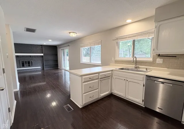 Photo 4 of Single family home for sale at 1327 Walston Ct, Indianapolis, IN 46260 | MLS# 22085404 | Listing updated on 2026-10-02