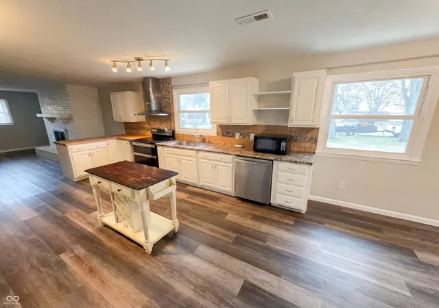 2nd image of 2122 Danbury Dr, Indianapolis, IN 46231 | MLS# 22085502