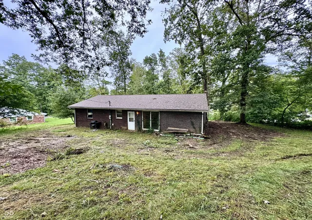 Photo 3 of Single family home for sale at 6425 W Todd Ct, North Vernon, IN 47265 | MLS# 22085938 | Listing updated on 2026-09-03