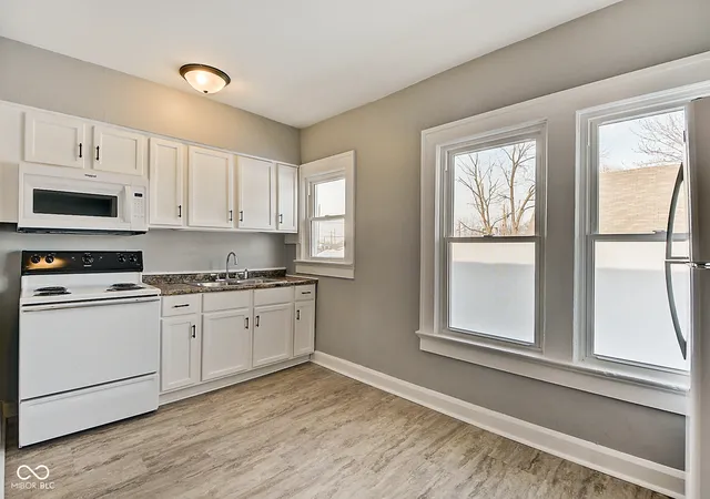 4th image of 412 N Bradley Ave, Indianapolis, IN 46201 | MLS# 22086130