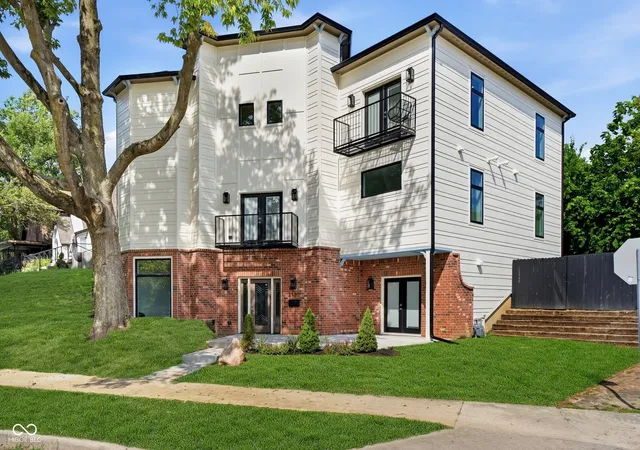 2nd image of 2130 Brookside Parkway North Dr, Indianapolis, IN 46201 | MLS# 22086318