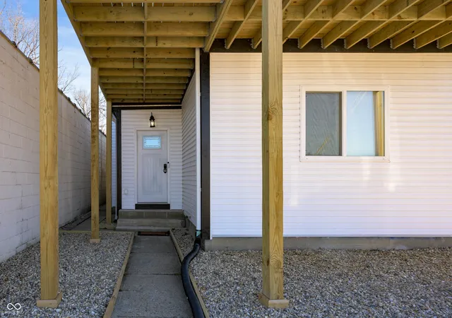 2nd image of 1041 S East St, Indianapolis, IN 46225 | MLS# 22086547