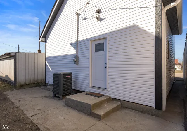 3rd image of 1041 S East St, Indianapolis, IN 46225 | MLS# 22086547