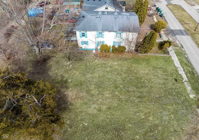 Photo 3 of Sale Pending at 1007 N Central Ave, Muncie, IN 47303 | MLS# 22086576 | Listing updated on 2026-08-28