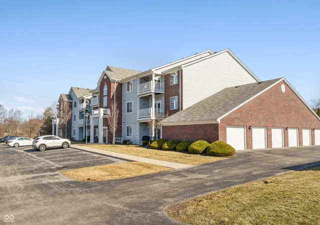 Homes for sale in Indianapolis, IN | 6231 Amber Creek Ln #310, Indianapolis, IN 46237 | MLS# 22086824