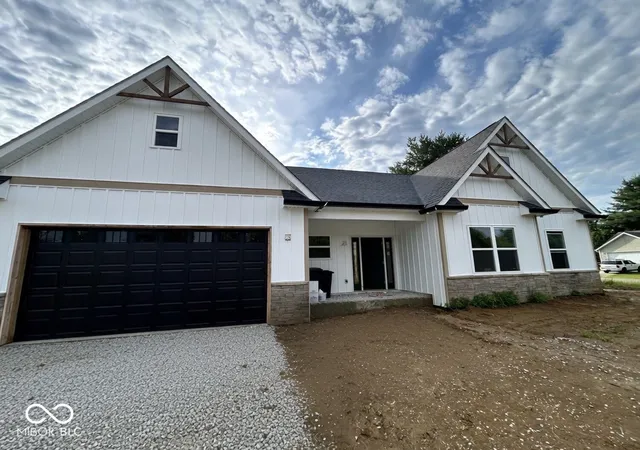 Homes for sale in Coatesville, IN | 523 Gettysburg, Coatesville, IN 46121 | MLS# 22086952