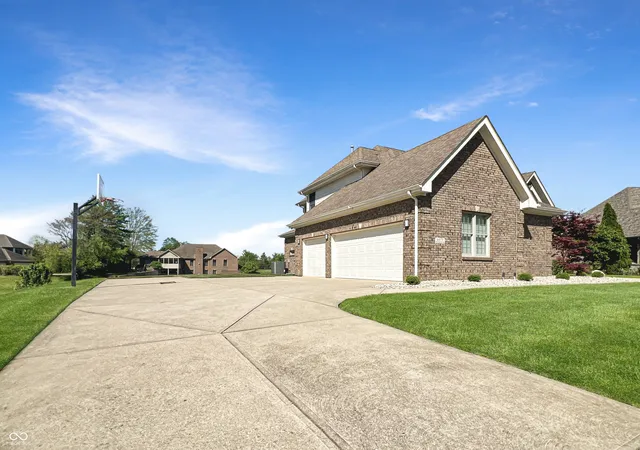 2nd image of 6075 Waterside Dr, Columbus, IN 47201 | MLS# 22086996