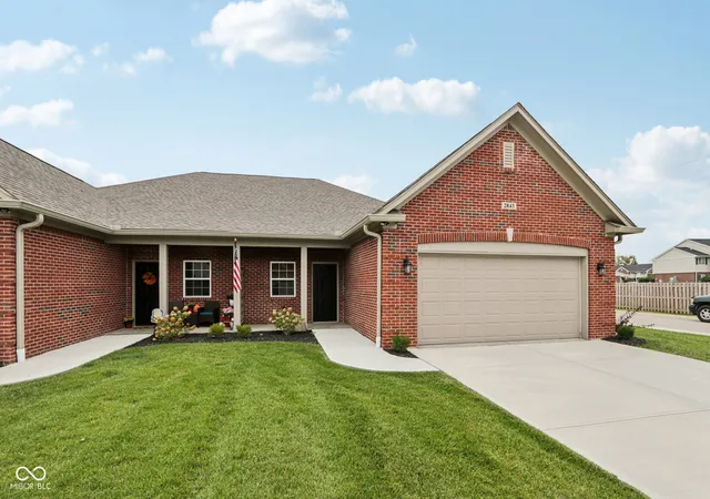 1st image of 2843 Grandview Ln, Greenwood, IN 46143 | MLS# 22087022
