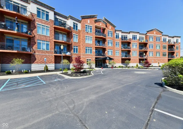 2nd image of 20971 Shoreline Ct #302, Noblesville, IN 46062 | MLS# 22087058
