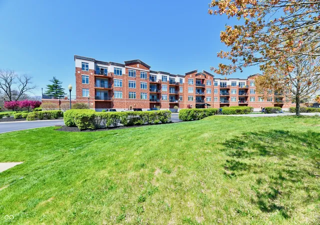 3rd image of 20971 Shoreline Ct #302, Noblesville, IN 46062 | MLS# 22087058