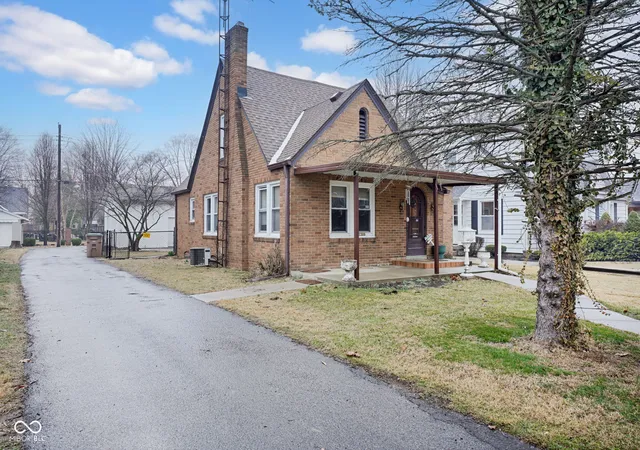 3rd image of 2308 Pearl St, Columbus, IN 47201 | MLS# 22087123