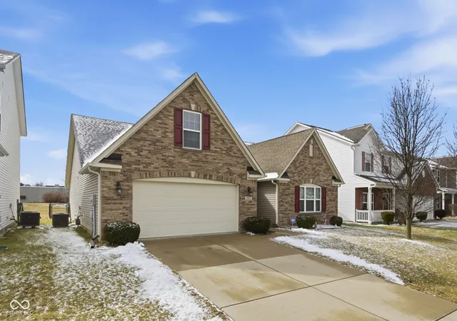 Homes for sale in Indianapolis, IN | 5911 Edelle Dr, Indianapolis, IN 46237 | MLS# 22087155