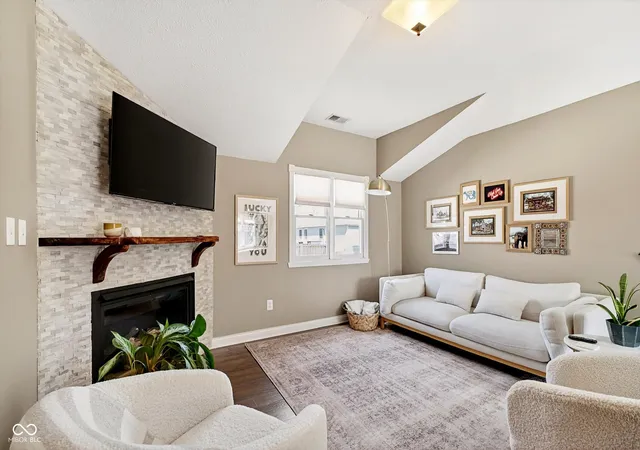 3rd image of 1011 N Ogden St, Indianapolis, IN 46202 | MLS# 22087412