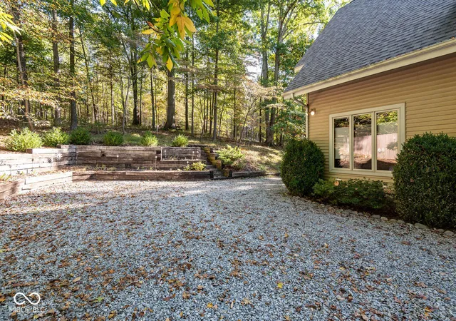 Photo 3 of Sale Pending at 9002 E Agate Ave, Nashville, IN 47448 | MLS# 22087558 | Listing updated on 2026-08-28
