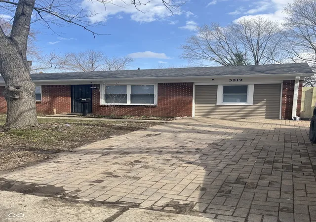 Photo 2 of Single family home for sale at 3919 Kivet Ct, Indianapolis, IN 46235 | MLS# 22087609 | Listing updated on 2026-09-30