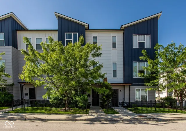 Homes for sale in Indianapolis, IN | 2949 Bolton Square Blvd, Indianapolis, IN 46222 | MLS# 22087734