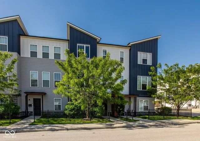Homes for sale in Indianapolis, IN | 2949 Bolton Square Blvd, Indianapolis, IN 46222 | MLS# 22087734