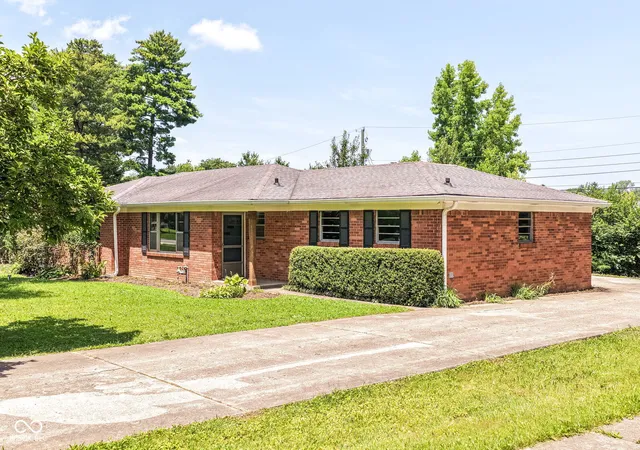 2nd image of 1526 Orchard Park Dr N, Carmel, IN 46280 | MLS# 22087953