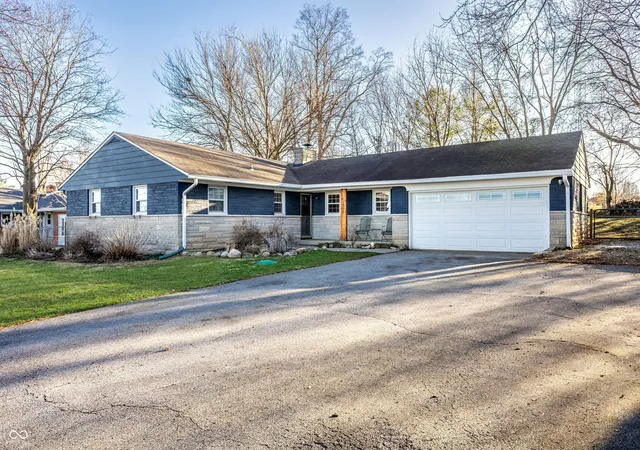 Photo 1 of Single family home for sale at 1043 Berry Rd, Greenwood, IN 46143 | MLS# 22088007 | Listing updated on 2026-10-10
